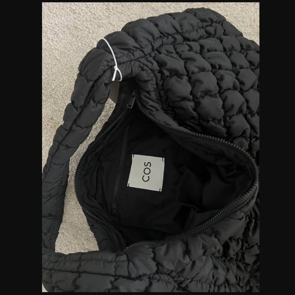 COS QUILTED OVERSIZED SHOULDER BAG BLACKPINK JENNIE - Picture 8 of 11